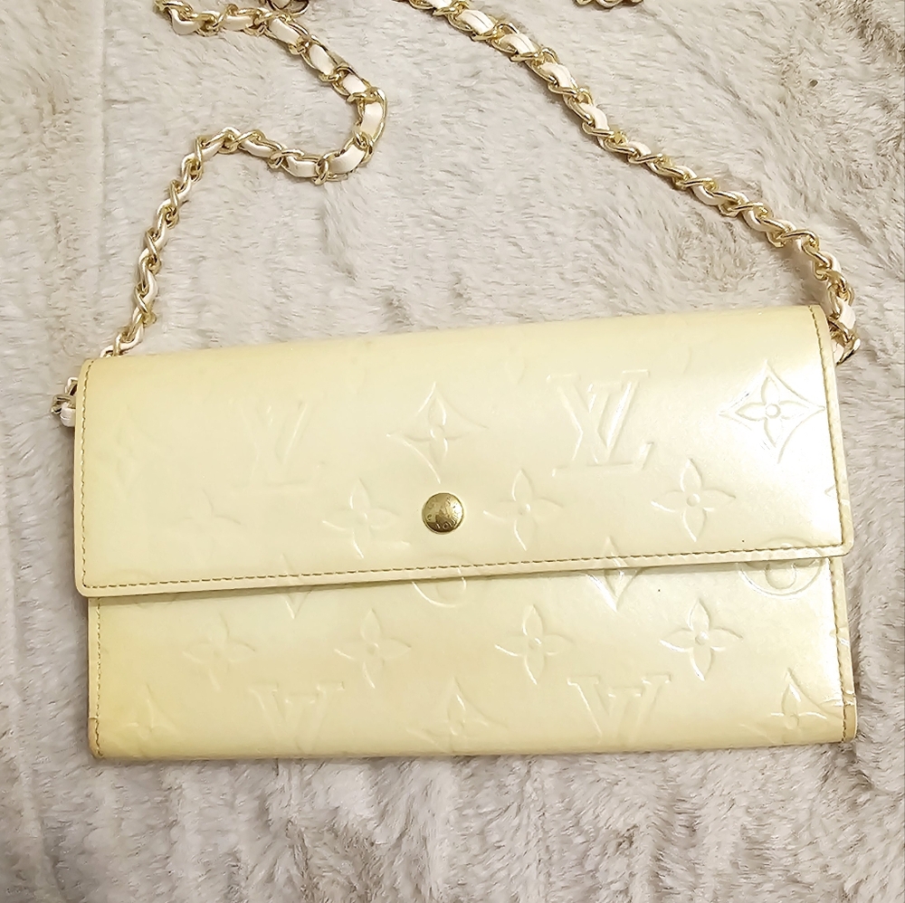 Louis Vuitton  pearl Vernis Sarah Wallet